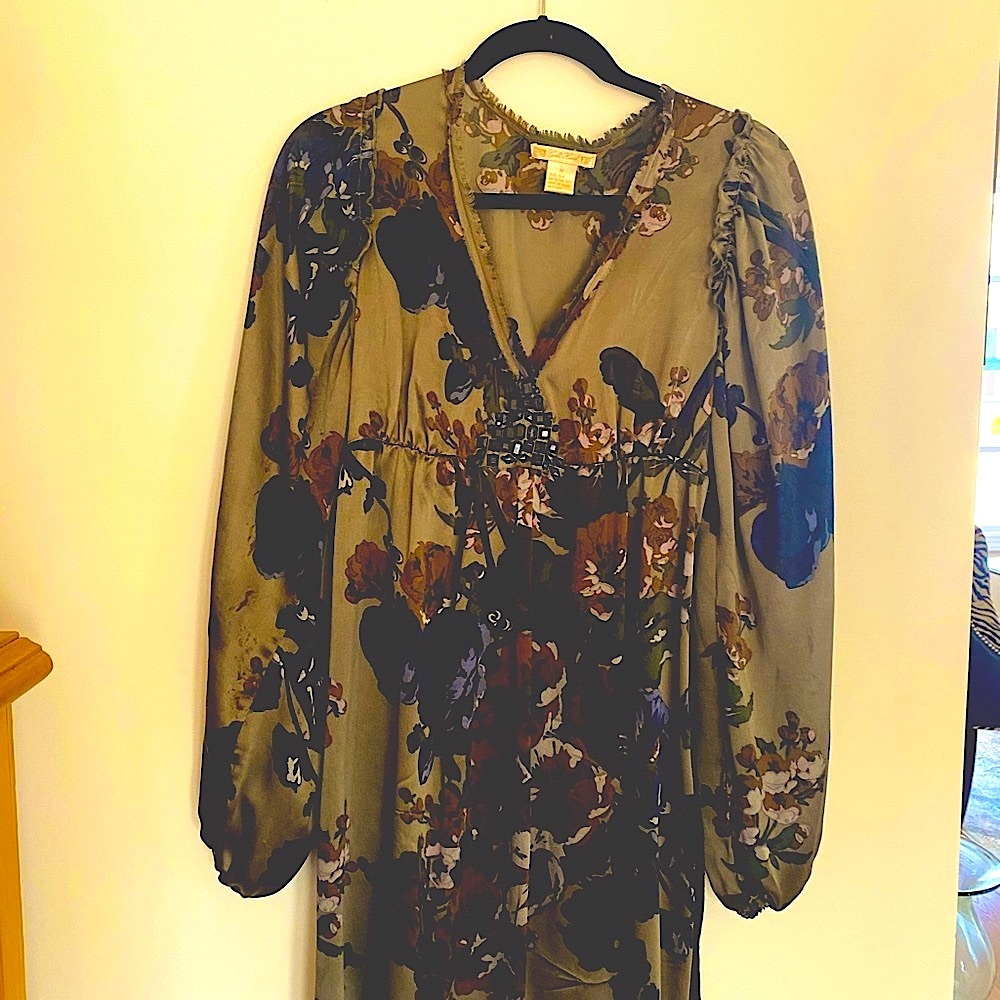 Beautiful silk dress!! Can also be worn as a tunic.